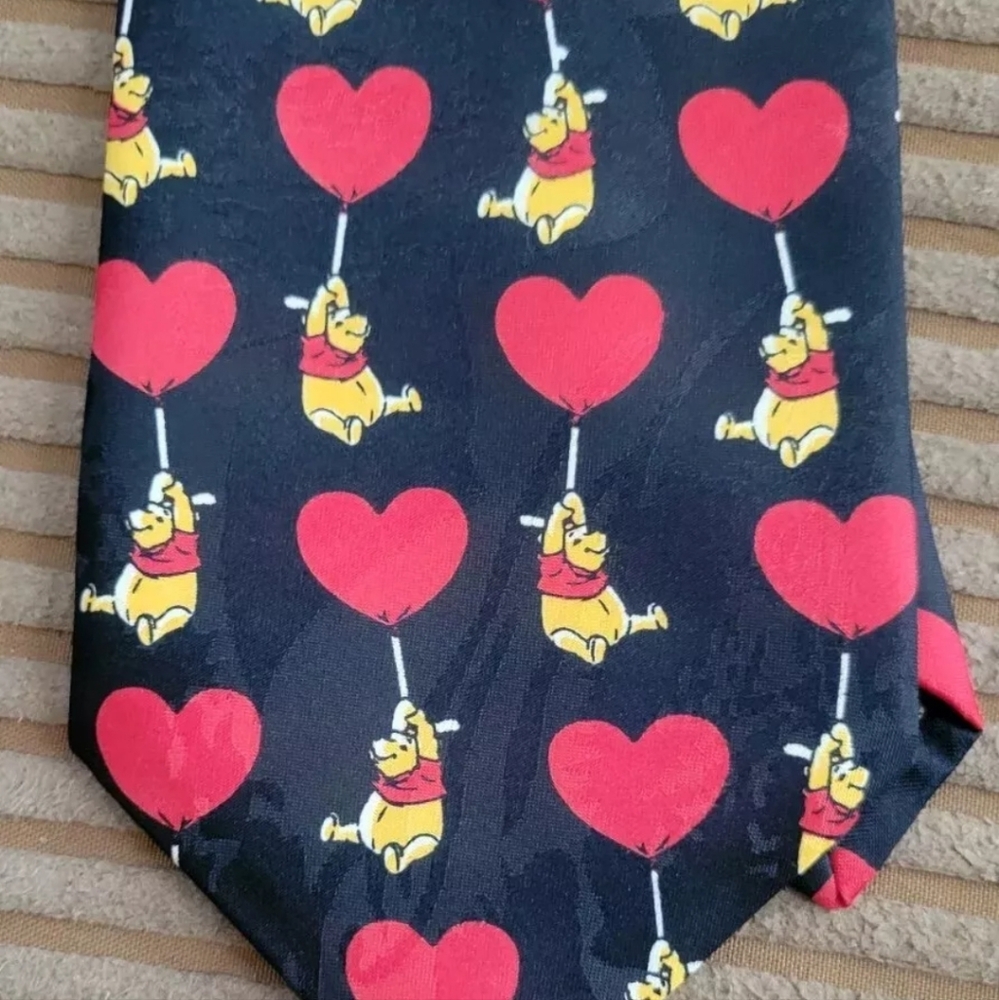 Winnie The Pooh Mens Tie Disney Pooh Heart Balloon Neck Tie Ex Cond!